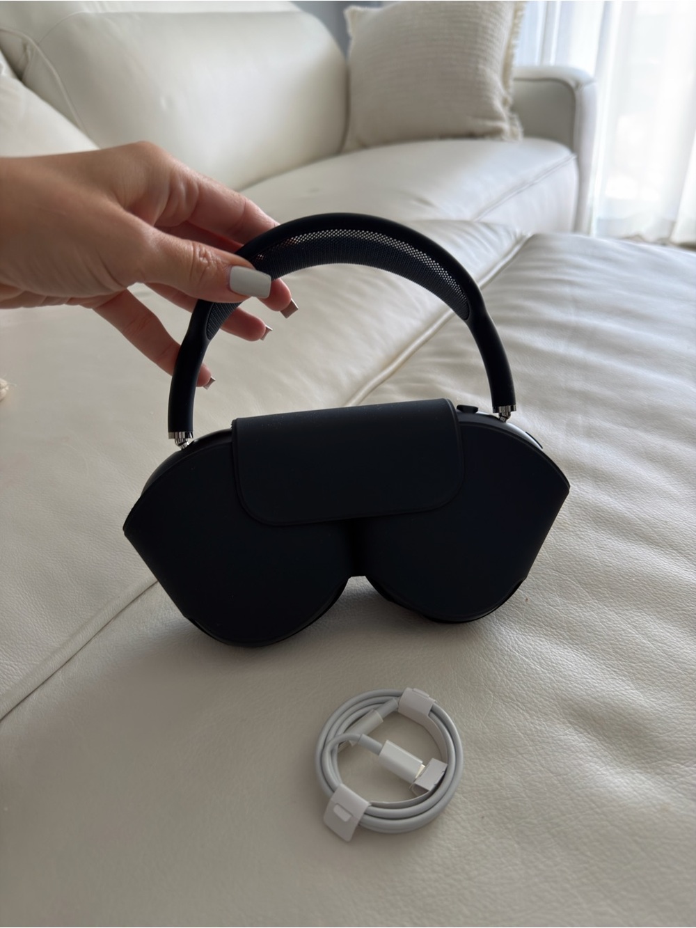Apple AirPods Max in midnight color NEW